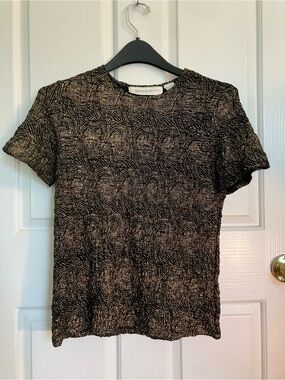 Architect Black and Gold Short Sleeve Top